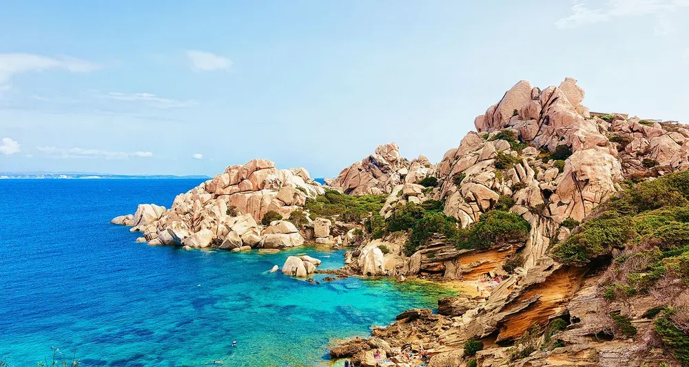 Baia con mare cristallino, Sardegna - Copy.webp