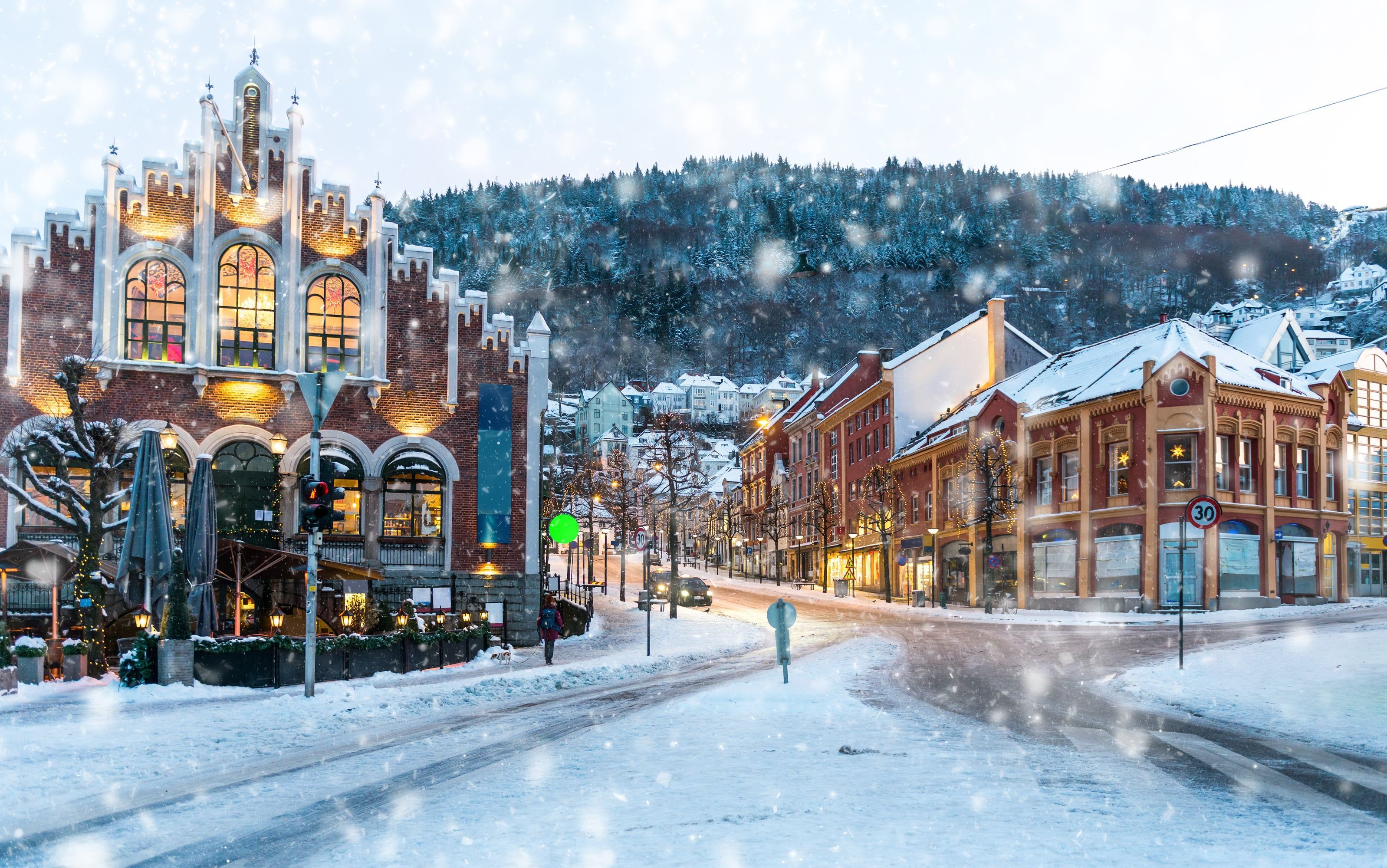 Bergen tijdens de besneeuwde kerstperiode.