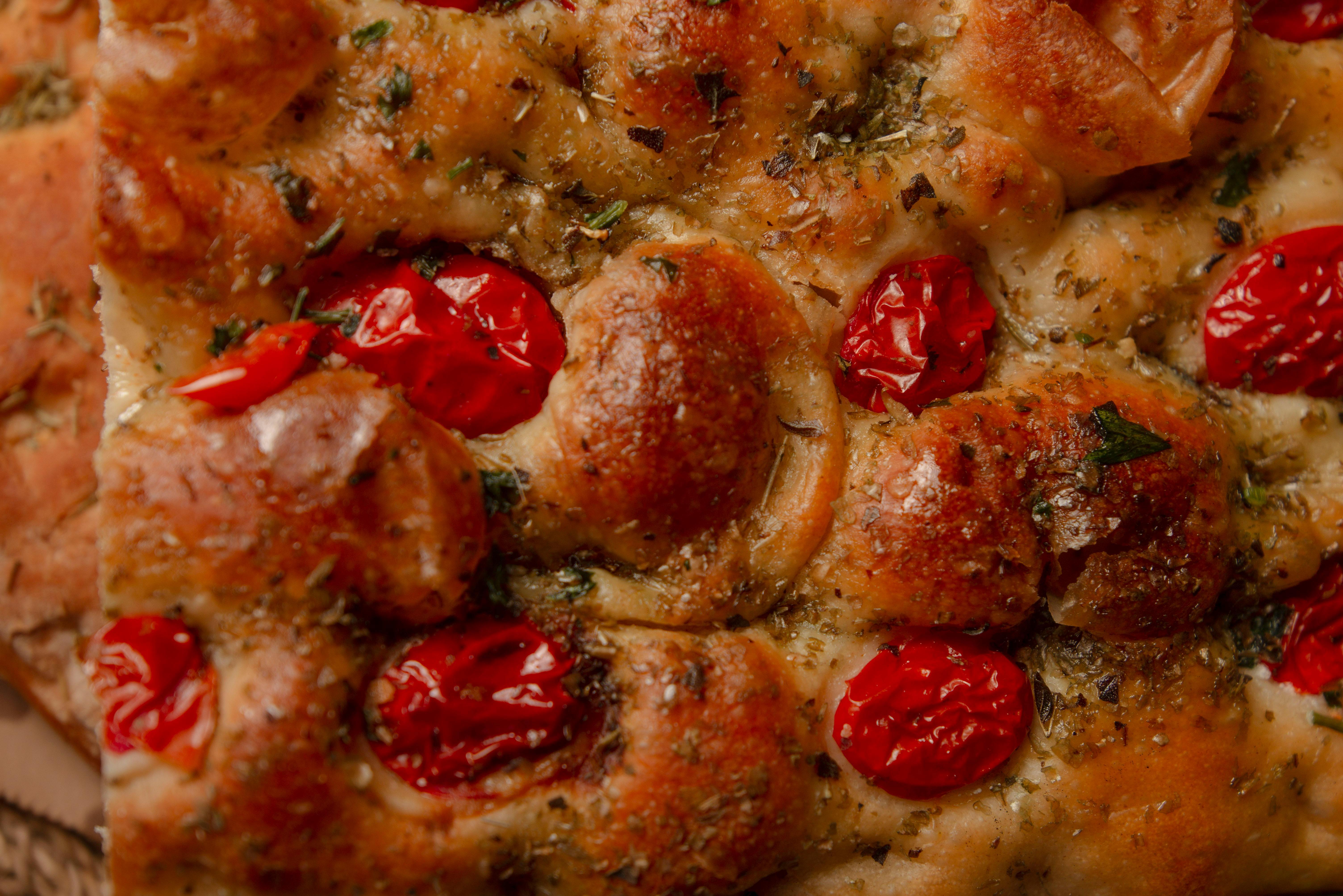 Tipica focaccia barese con pomodorini, Bari, Puglia.
