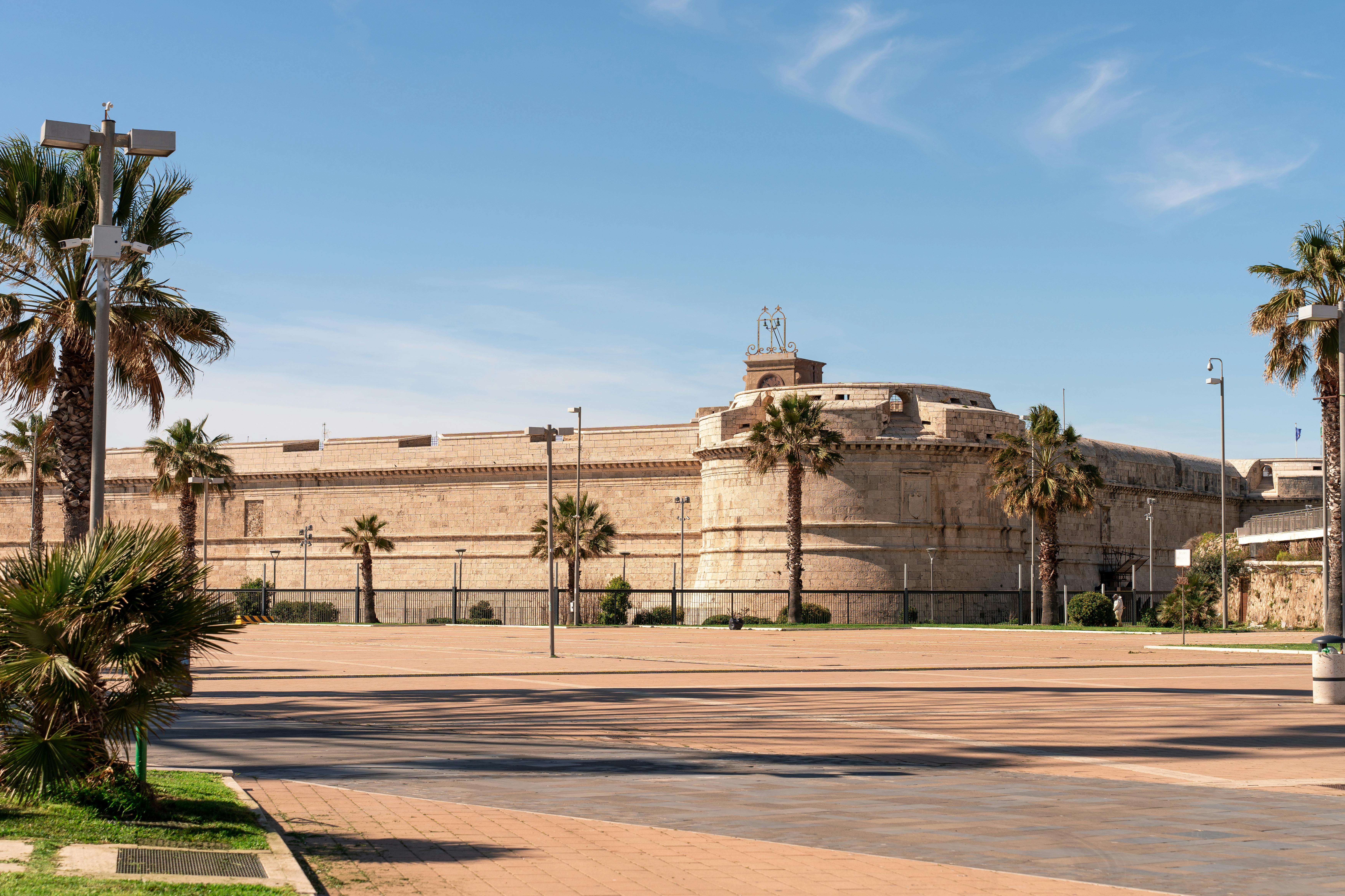 Die Festung Forte Michelangelo in Civitavecchia in Sonnenschein.
