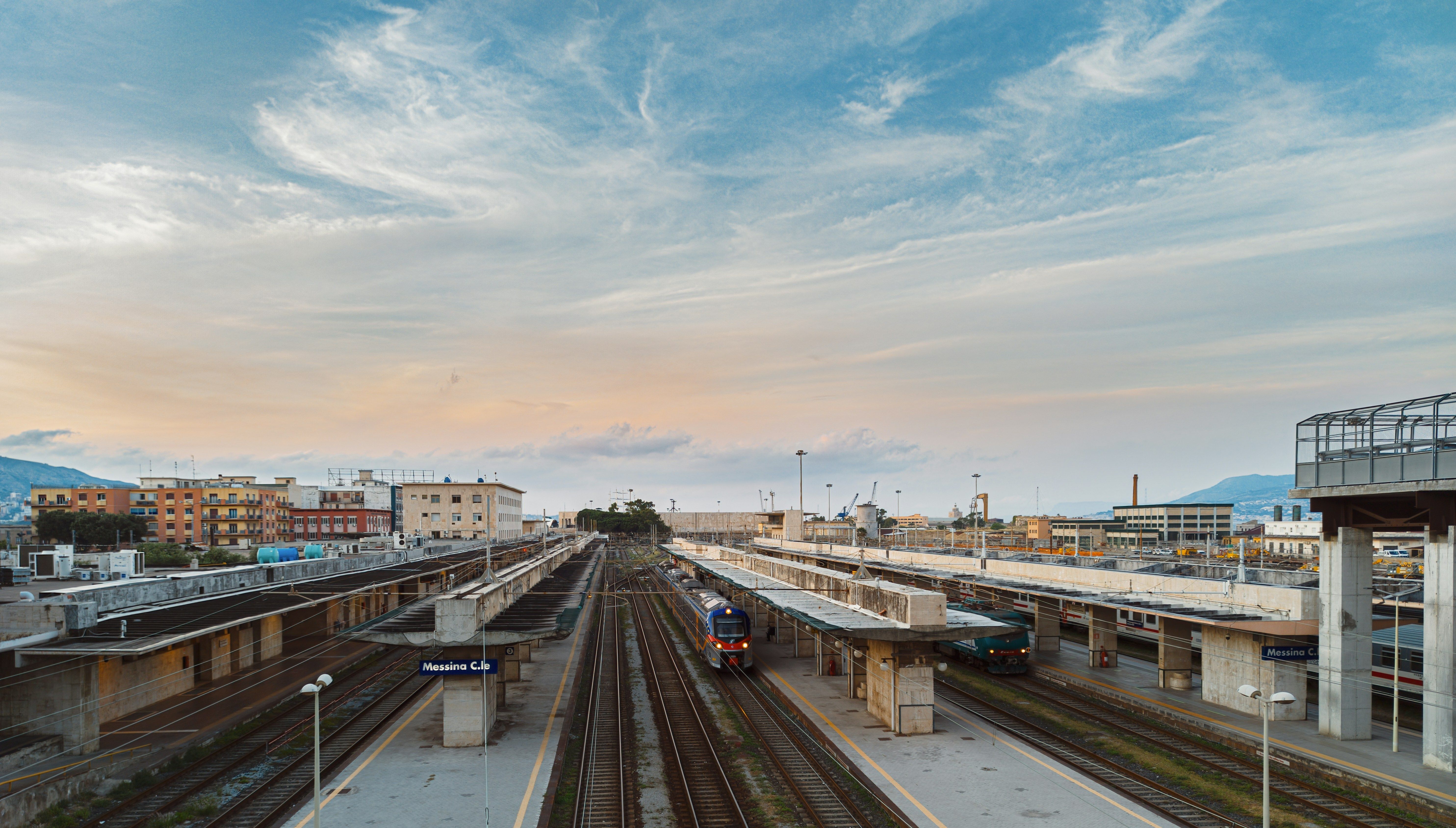 voies ferroviaires gare et train