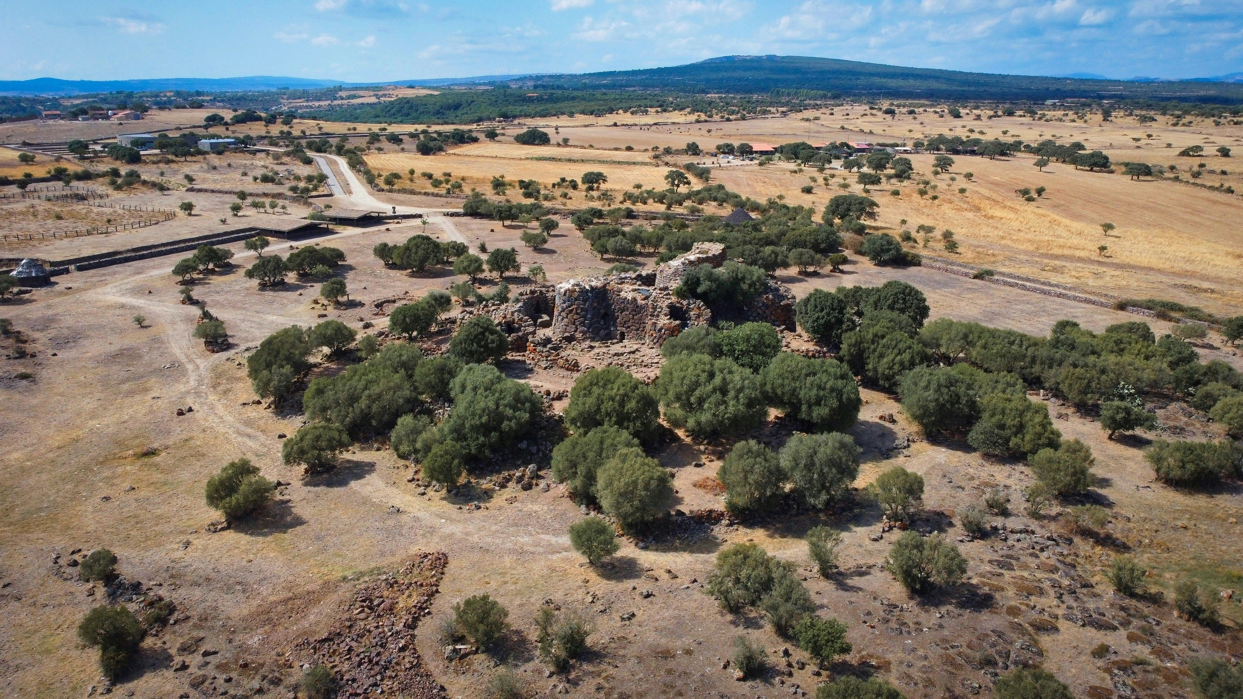 Nuraghe Arrubiu (nuraghe rosso), Orroli, Cagliari.jpg