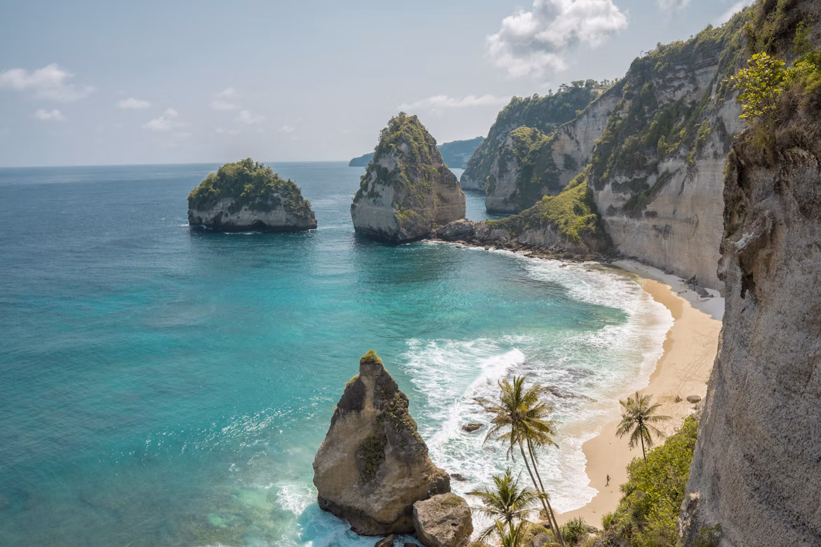 Nusa Penida beach.avif
