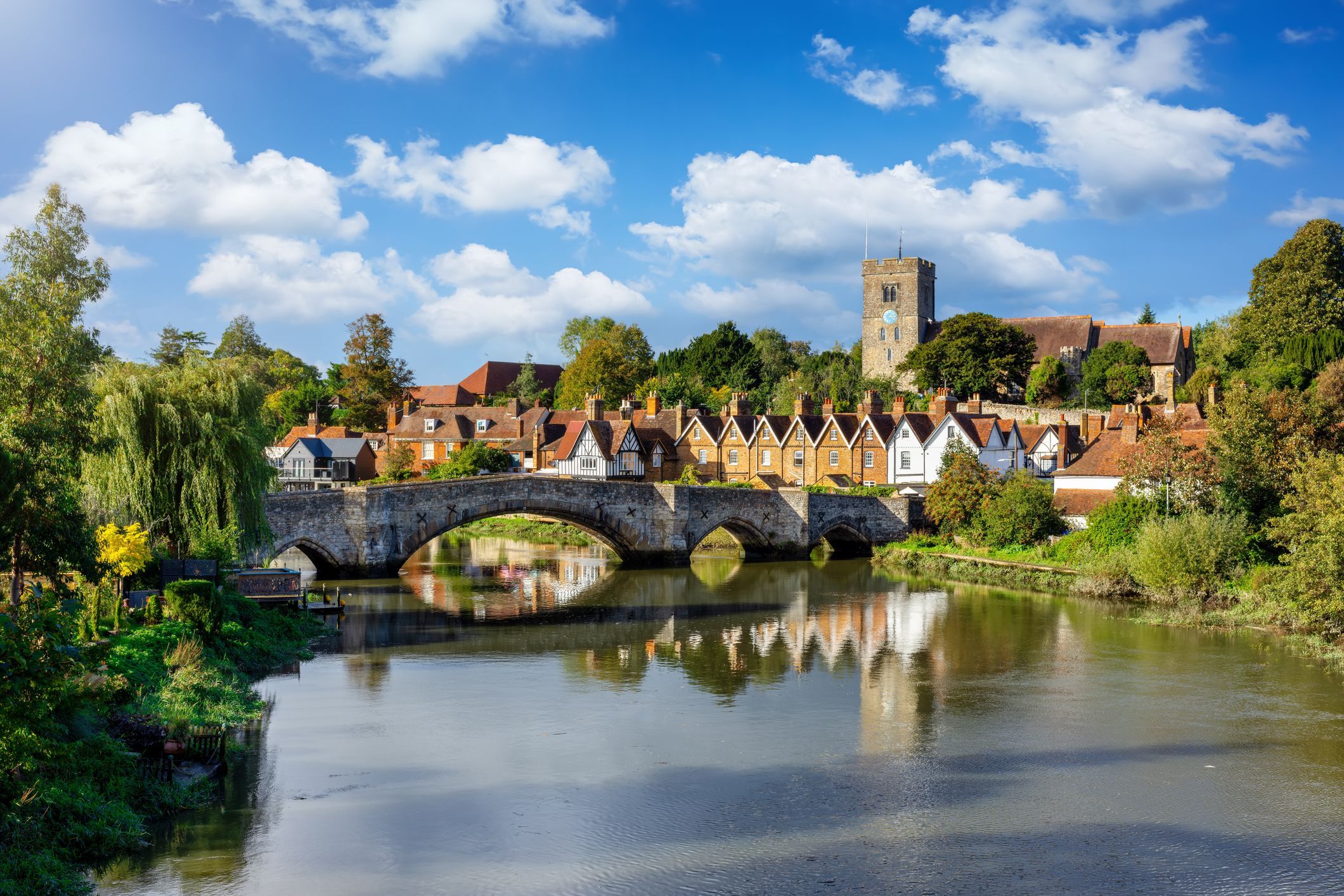 Panoramic_view_of_Aylesford_village_in_Kent_England_with_medieval_bridge_over_the_river_Medway_and_church_9420e53d6a.jpg