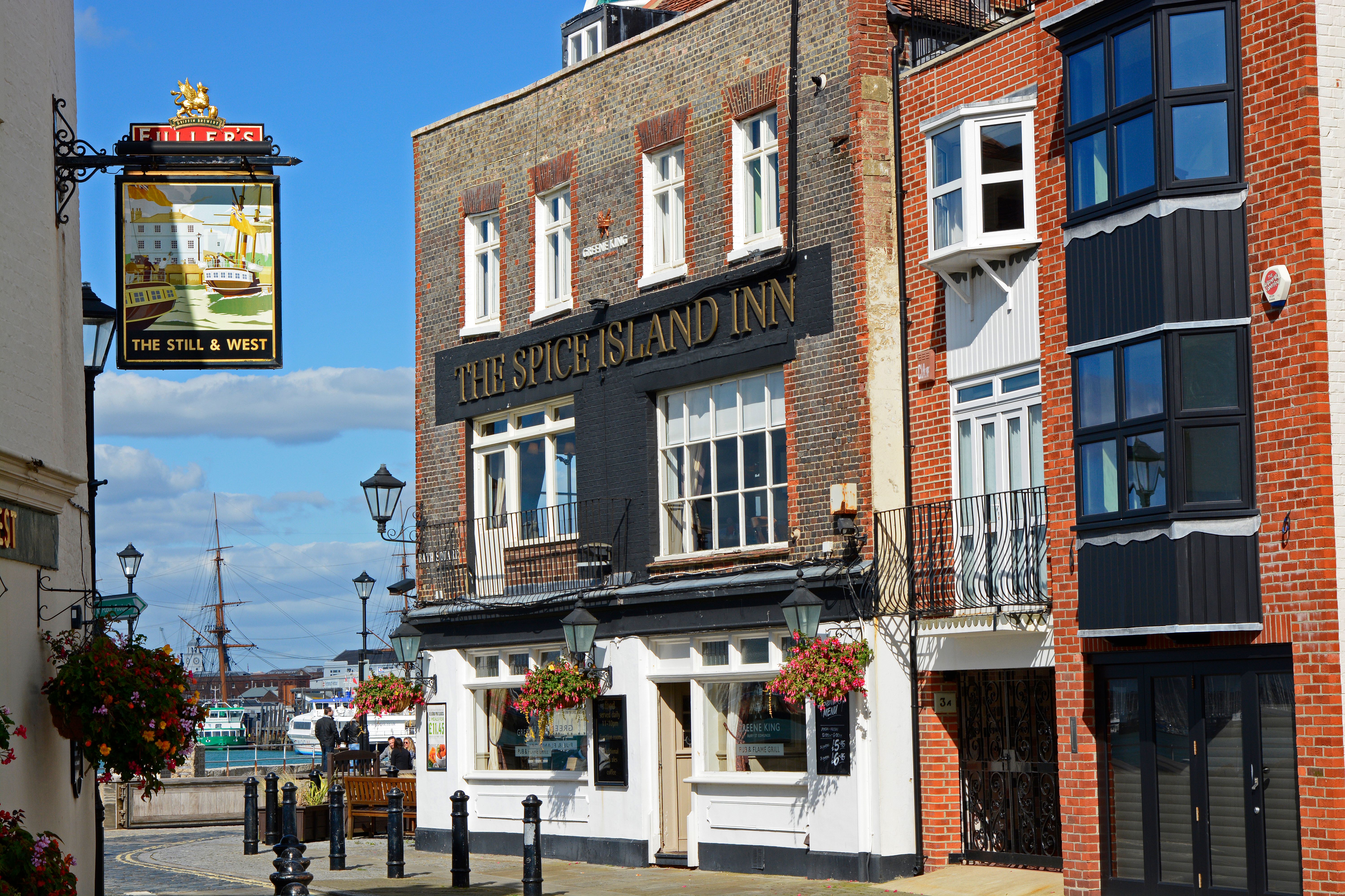 Portsmouth, Spice Island pub.jpg