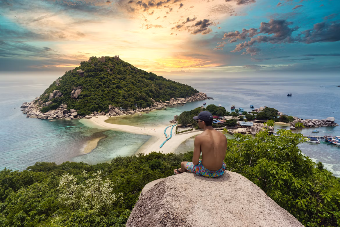 Sunset on Koh Nang Yuan Island in Koh Tao Thailand Southeast Asia.avif