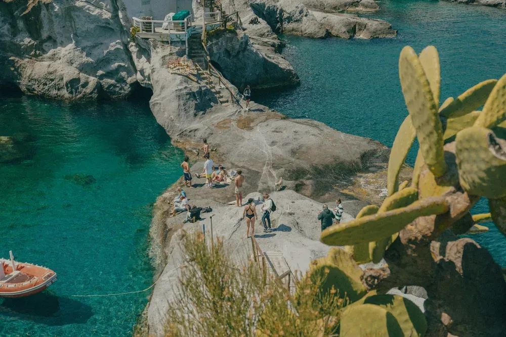 people on top of the cliffs by the sea in Ponza