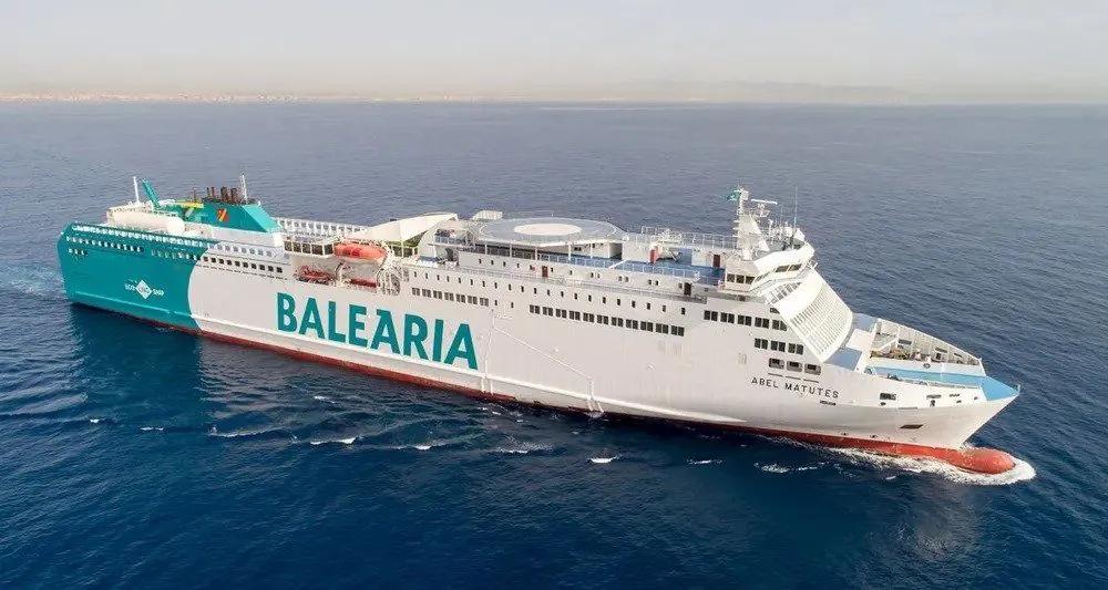 Ferry Baleària Abel Matutes navegando por el Mediterráneo