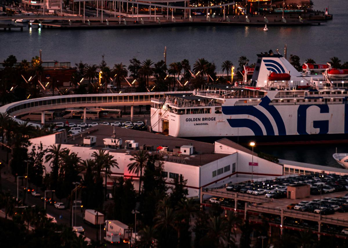 Ferry Golden Bridge en el Puerto de Barcelona: salidas internacionales desde España