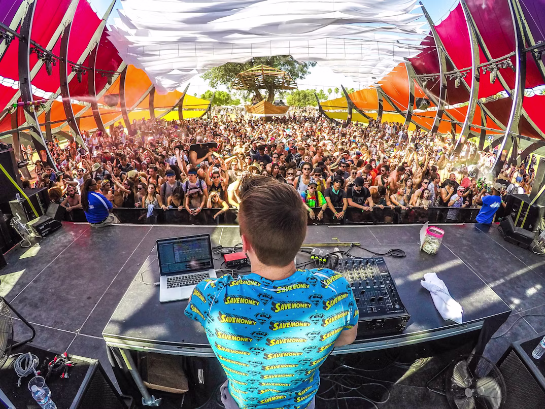 festival4.avif