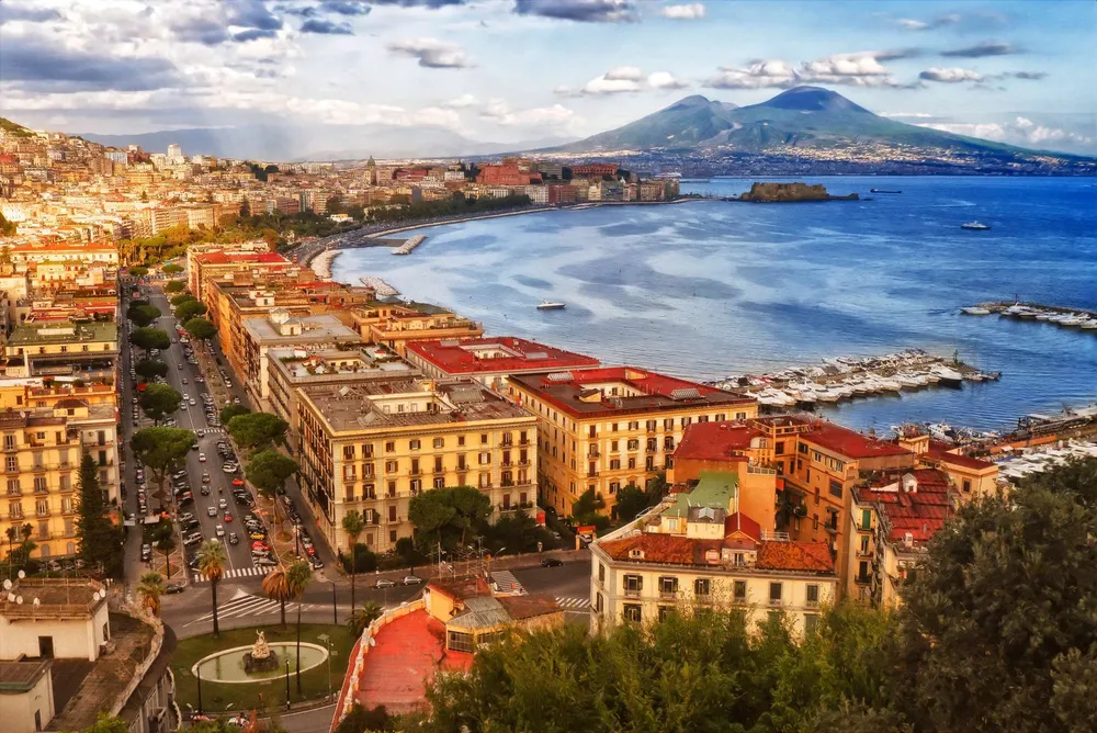 the city of Napoli with Mount Vesuvius