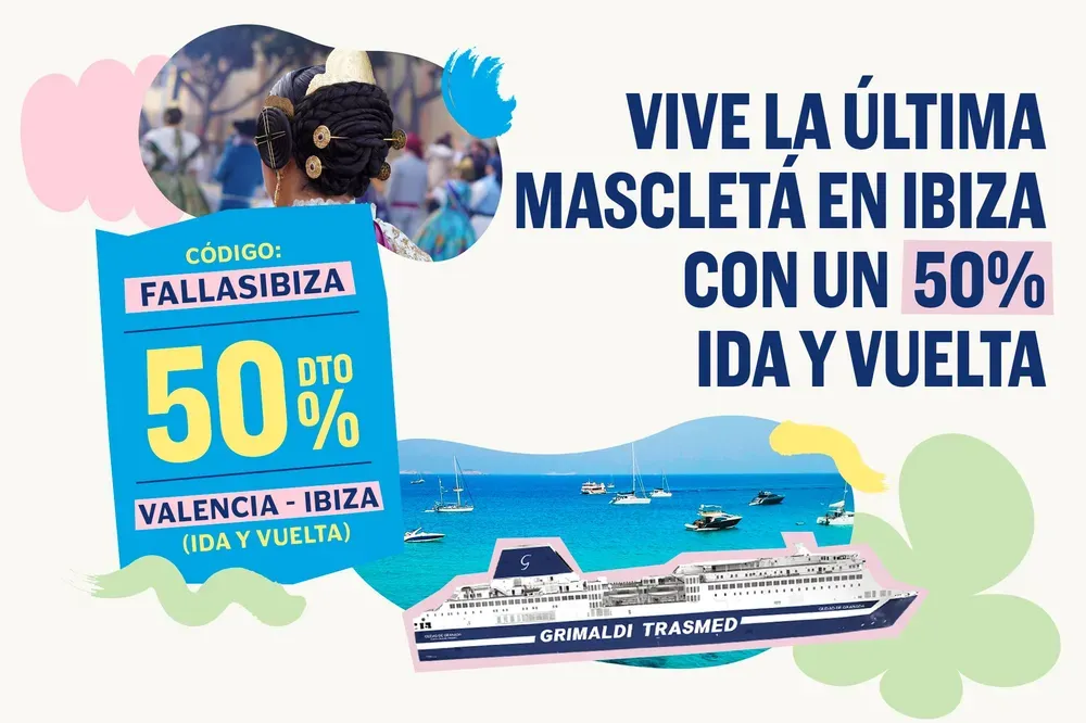 Ein Poster auf Spanisch, das ein Rabattangebot der Fährgesellschaft Trasmed zeigt: 50 % Rabatt auf die Hin- und Rückfahrt zwischen Valencia und Ibiza zu den Las Fallas-Festlichkeiten auf Ibiza.