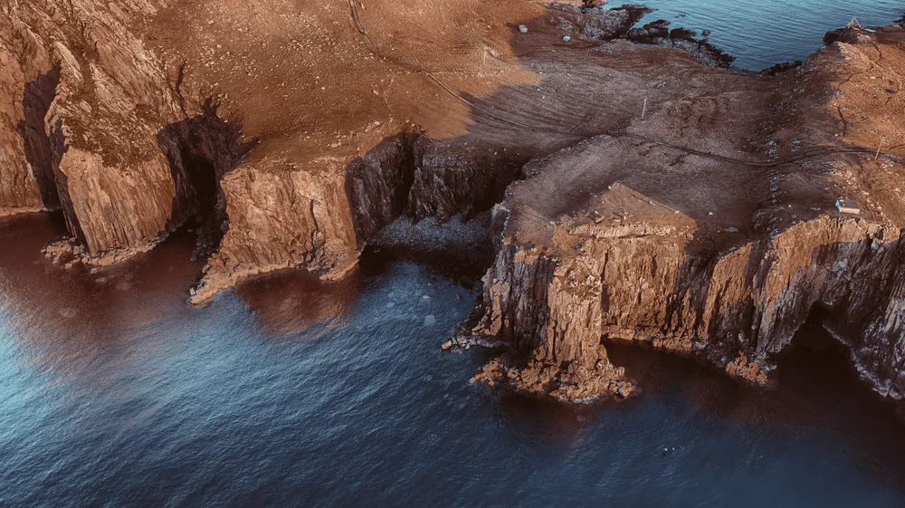 falaise rocheuse ile de lobos avec la mer