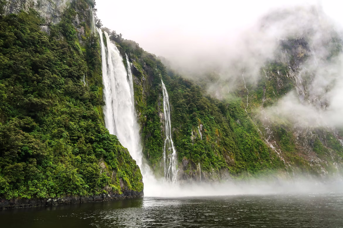 new zealand milford sound.avif