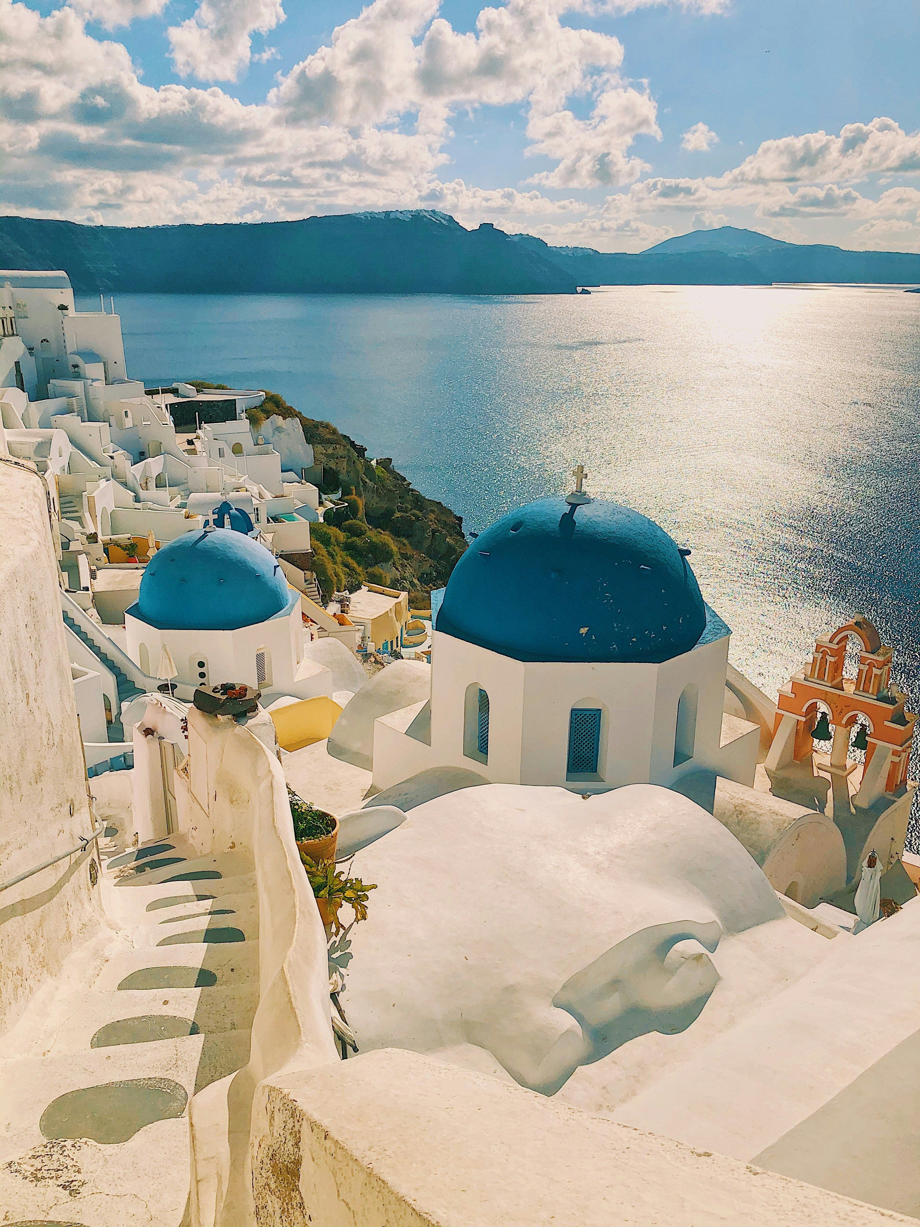 blue and white buildings in Oia overlooking the sea