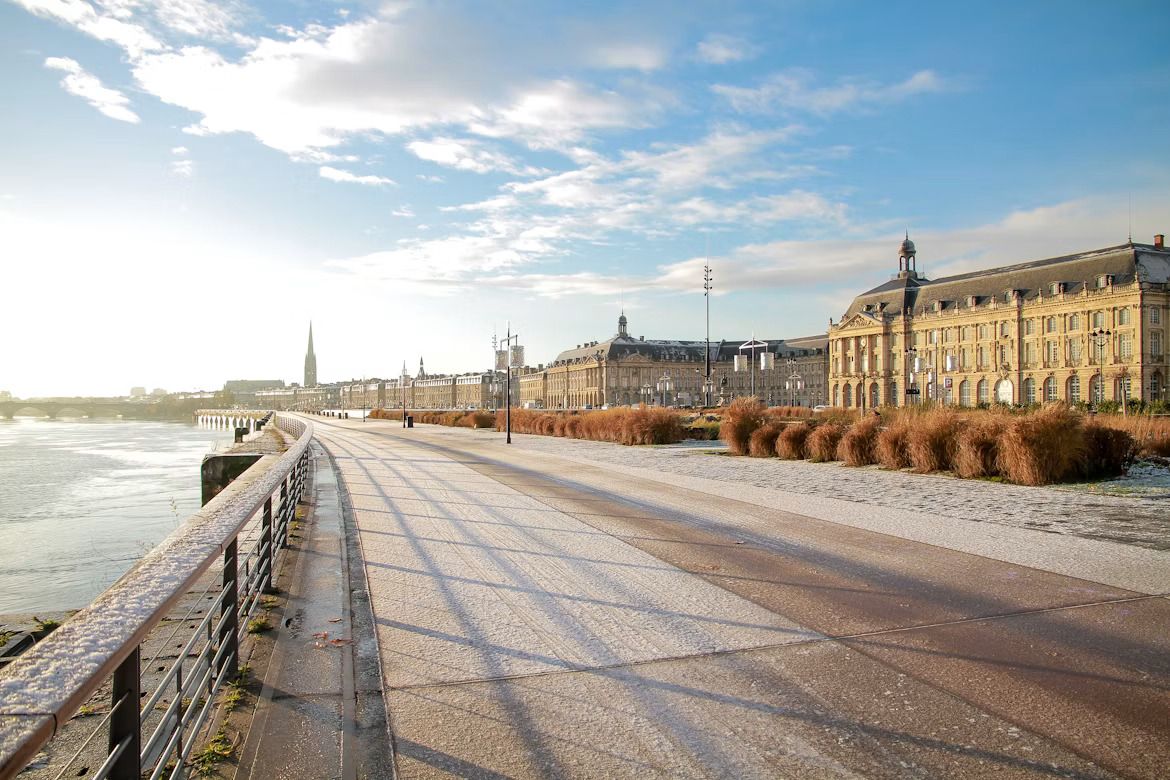 the waterfront boulevard in Bordeaux.jpg