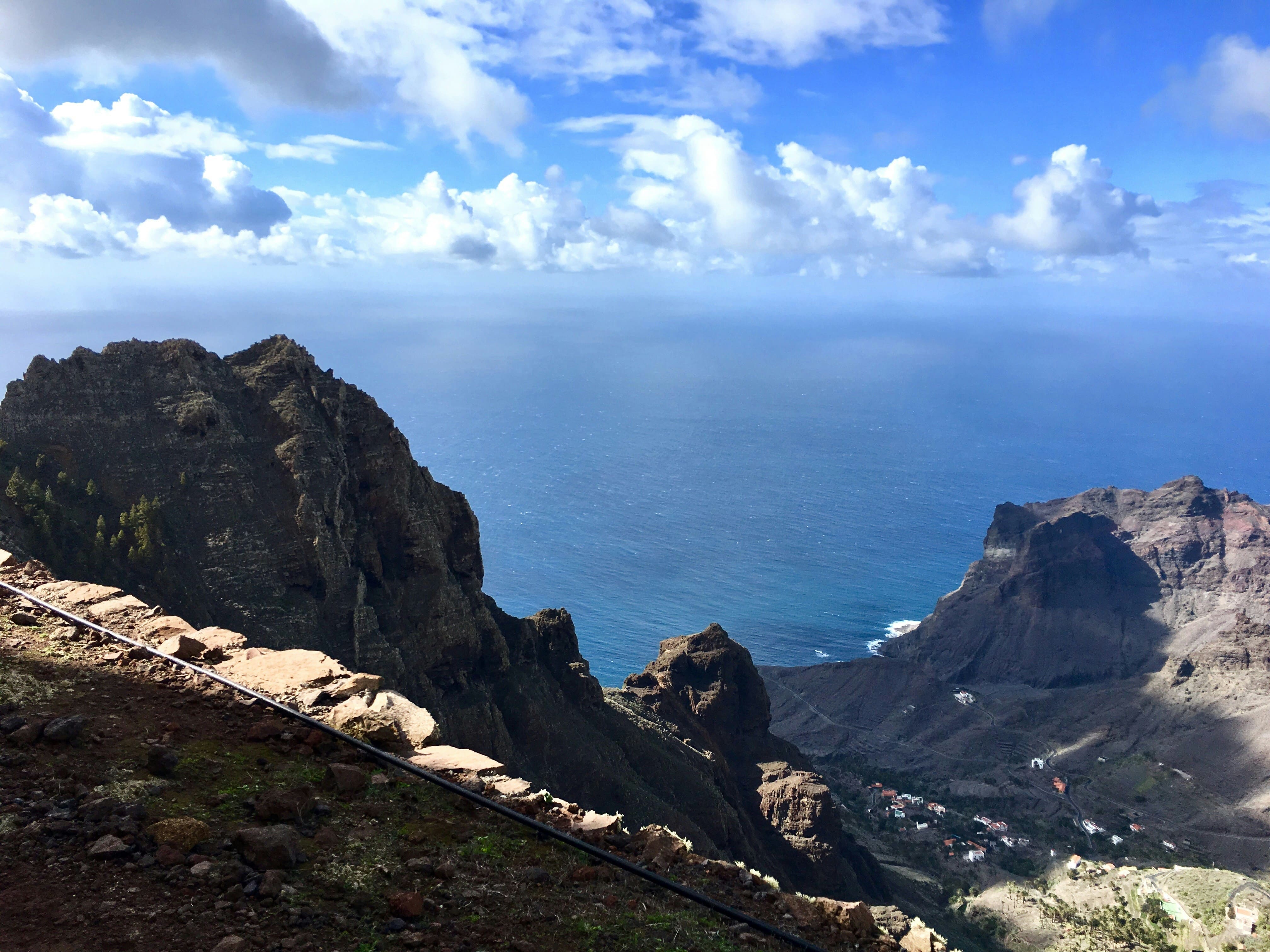 vue depuis falaise volcanique