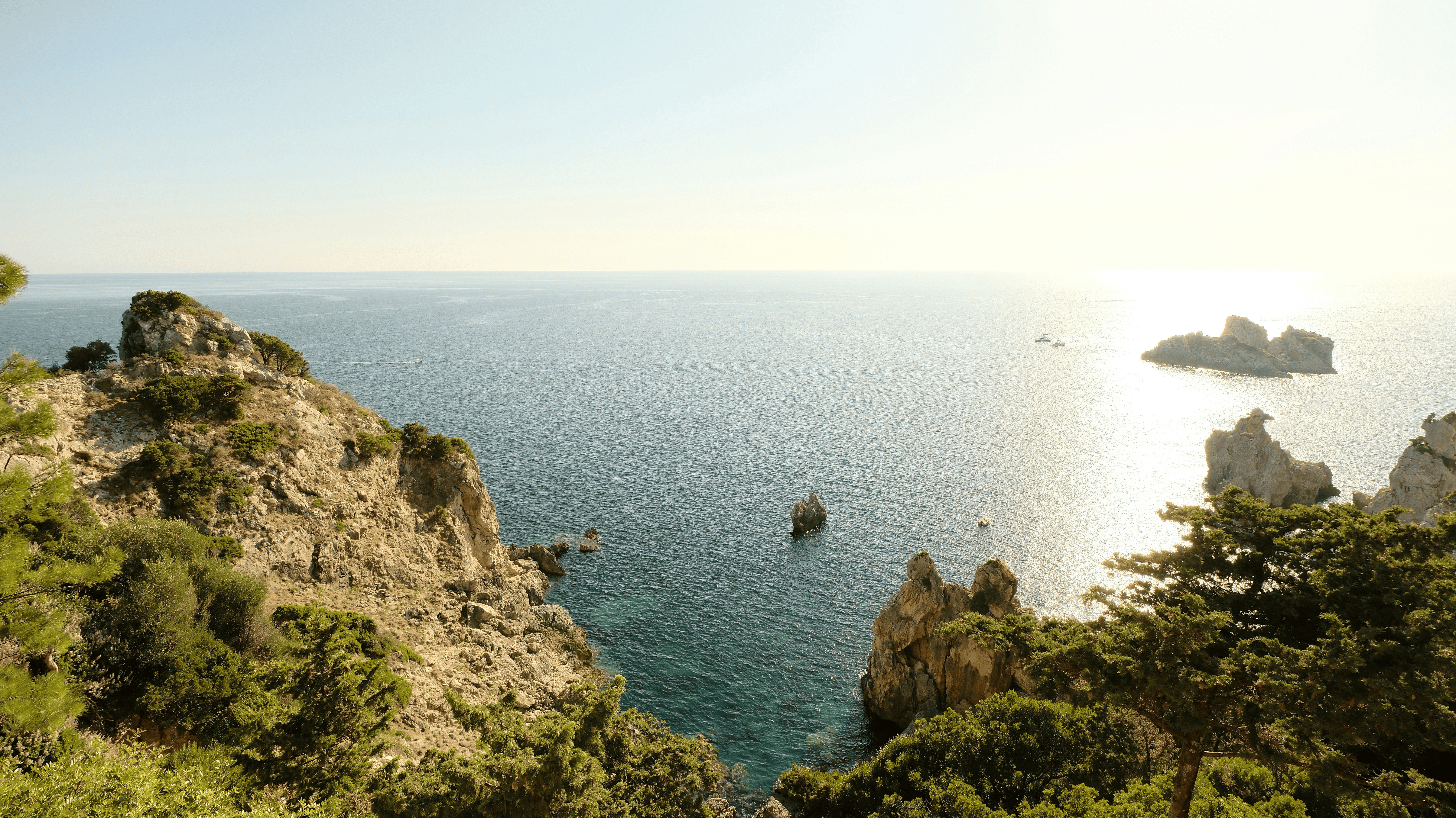 vue sur mediterranee depuis falaise